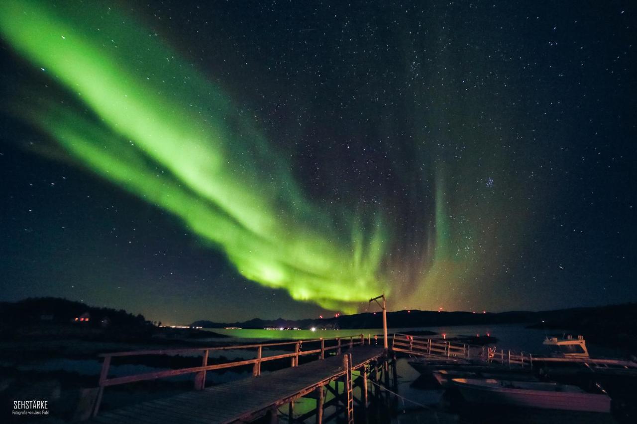 Отель Laukvik Senja Botnhamn Экстерьер фото