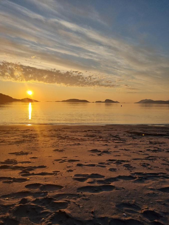 Отель Laukvik Senja Botnhamn Экстерьер фото