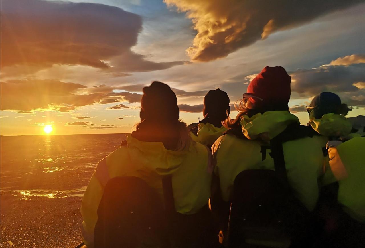 Отель Laukvik Senja Botnhamn Экстерьер фото