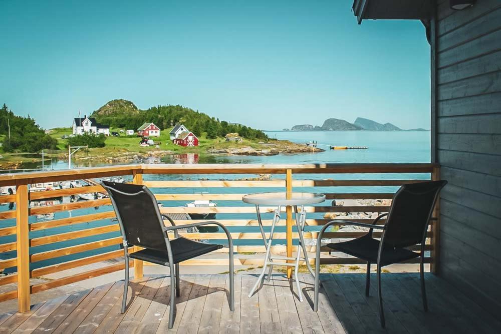 Отель Laukvik Senja Botnhamn Экстерьер фото