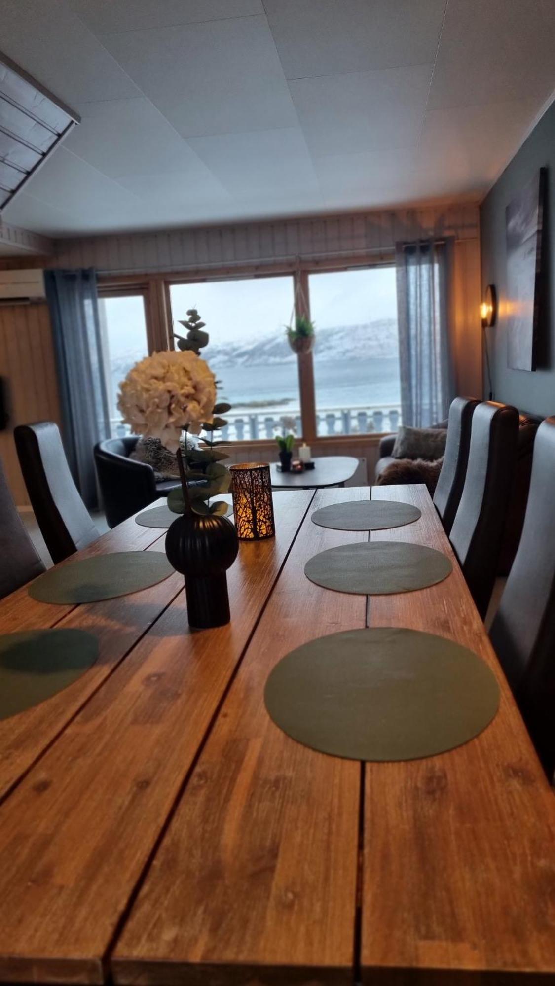 Отель Laukvik Senja Botnhamn Экстерьер фото