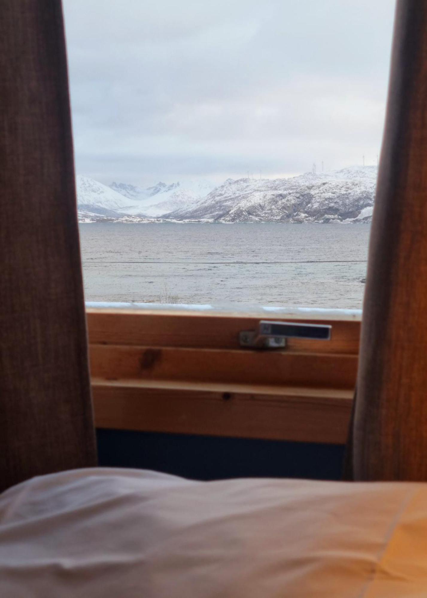 Отель Laukvik Senja Botnhamn Экстерьер фото